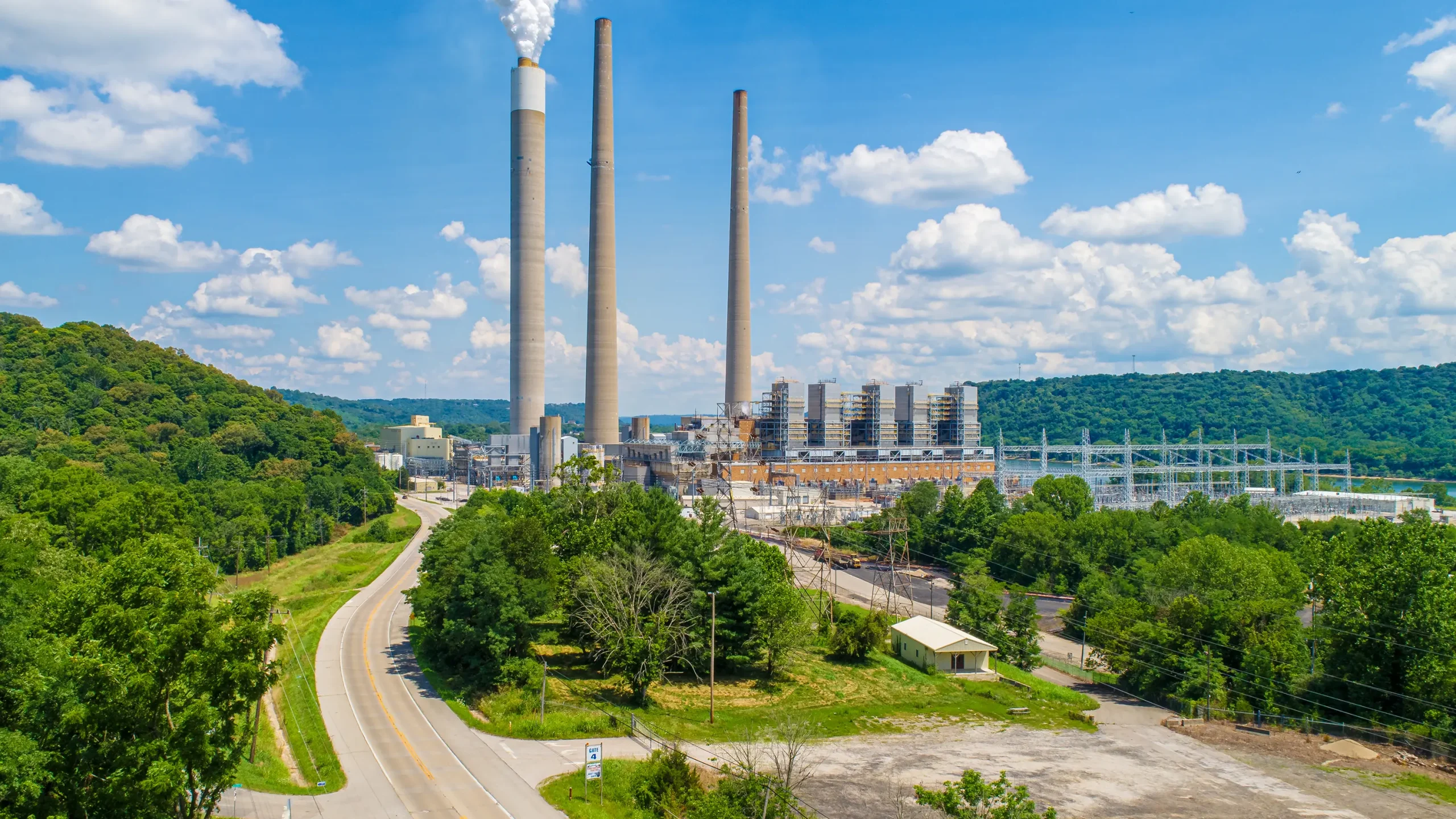 Bird's-eye view of a coal-fired power plant by the Ohio River, generating electricity through traditional means.